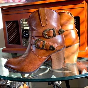 Roper Heeled Boots